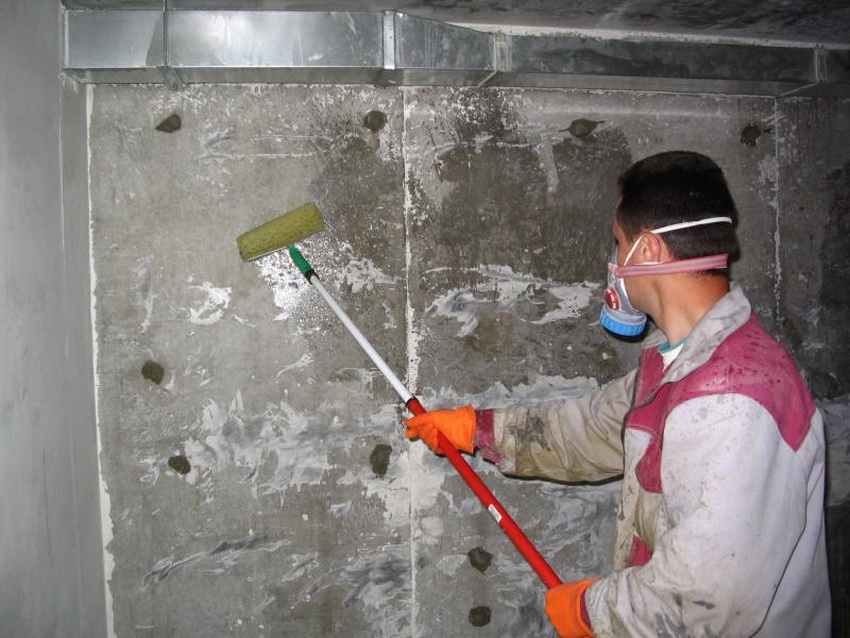 Waterproofing the basement inside will help avoid mold and mildew, as well as the destruction of the foundation