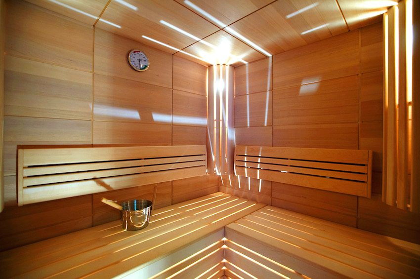 Les panneaux spécifiques au sauna ont d'excellentes performances et ont fière allure