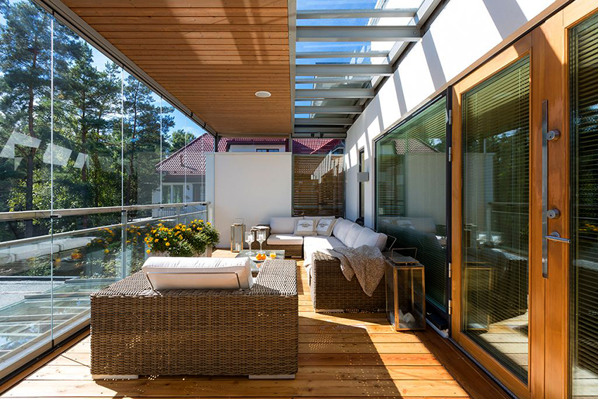 Le vitrage coulissant permet de transformer une véranda en terrasse