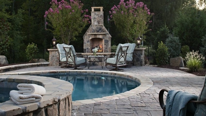 Relaxation area with pool and fireplace