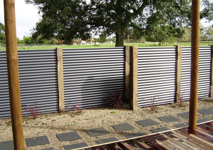 Fence made of corrugated sheets with concrete posts