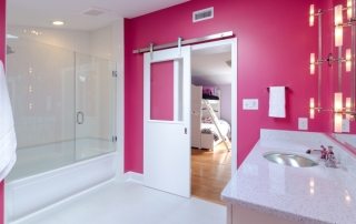 How to choose a beautiful and practical bathroom and toilet door