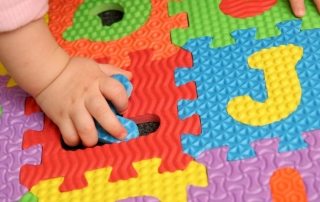 Blødt gulv til børneværelser: smukt, behageligt og sikkert