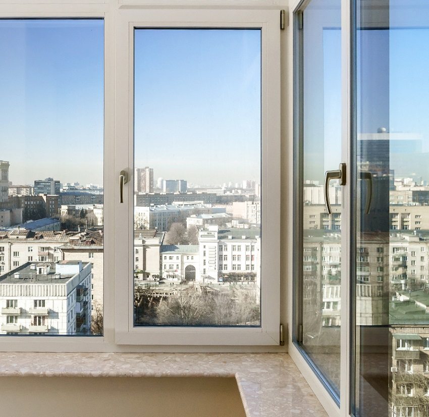 Fenster aus verstärktem Kunststoff mit doppelt verglasten Fenstern - die beste Option zur Isolierung eines Balkons