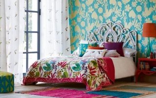 Fotografija u modernom stilu: interijer spavaće sobe s tapetama dvije vrste i specifičnostima njenog stvaranja