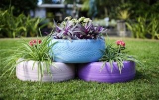 DIY dæk blomsterbed: foto af en blomsterbed lavet af hjul dæk og trinvise vejledninger til oprettelse
