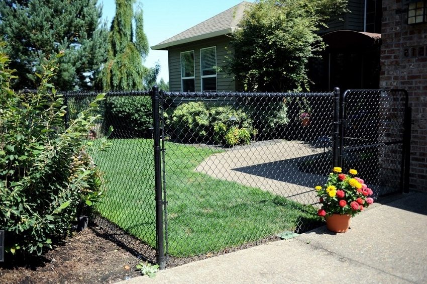 Among the main advantages of a chain-link fence, one can single out excellent light transmission
