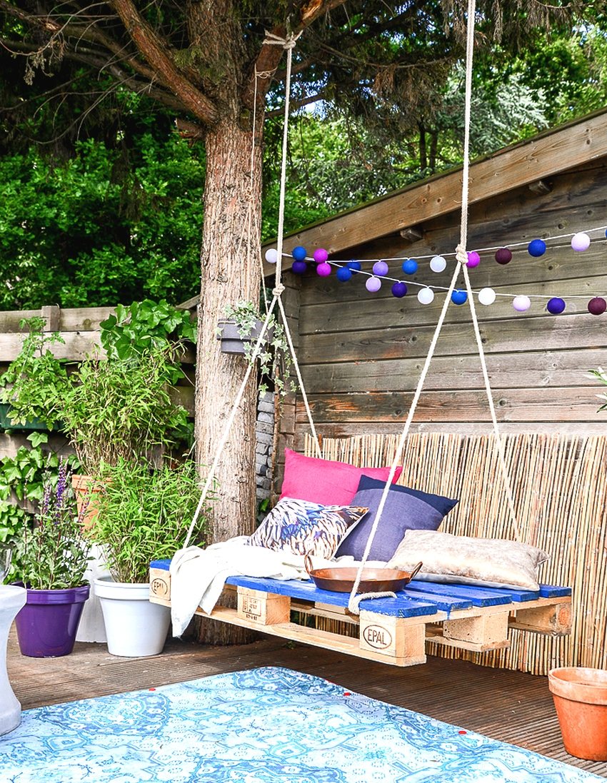 Suspended swing for summer cottages, made of pallets