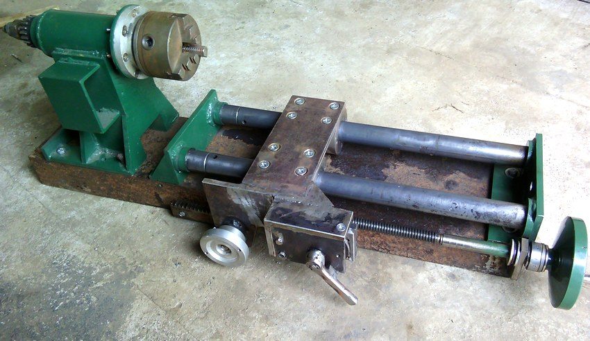 An example of a self-assembled metal lathe