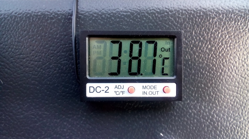 Cyfrowy termometr samochodowy z czujnikiem zewnętrznym