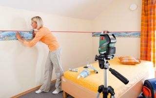 Orámovanie tapety: tipy na výber a umiestnenie ohraničenia na steny