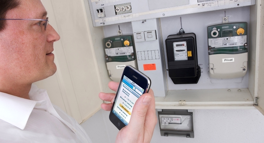 Electricity meter readings via the Internet: an overview of online tools