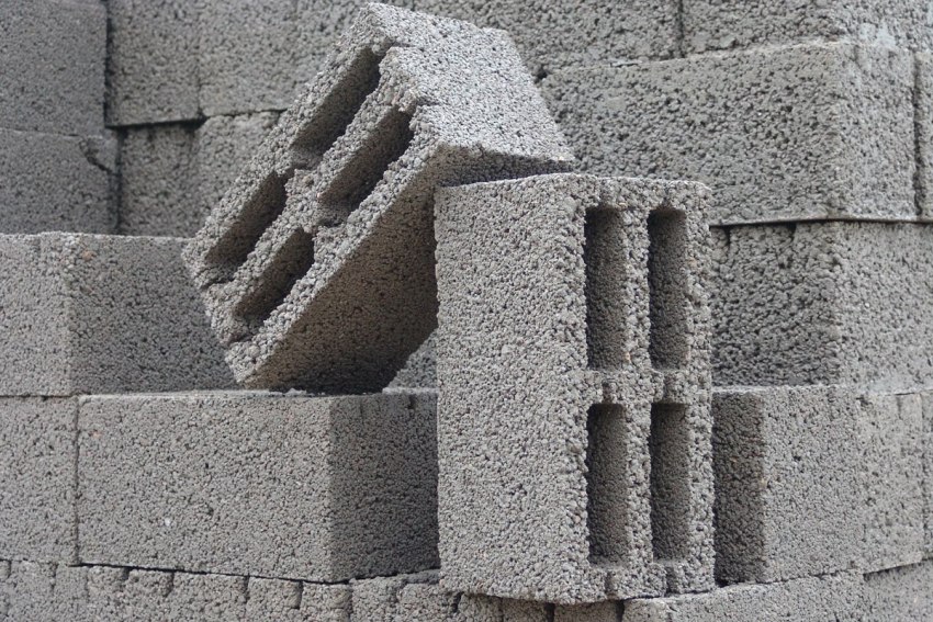 Betonski blok od ekspandirane gline ima dimenzije 390x90x188 mm