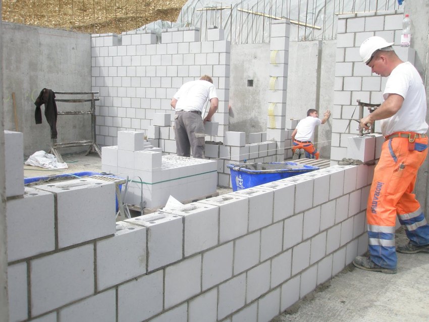 Izgradnja stambene zgrade od betonskih blokova