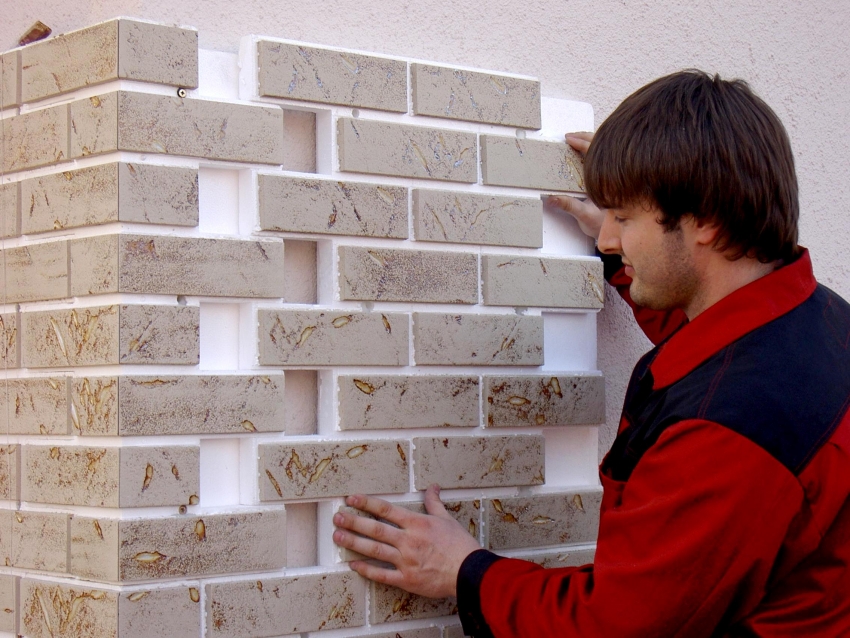 For decorative wall cladding, tiles of the smallest thickness are used