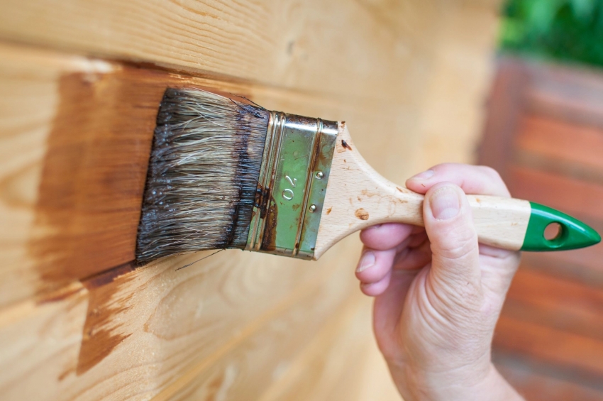 Fasadna boja Neomid može se koristiti za pokrivanje prethodno obojenih drvenih konstrukcija