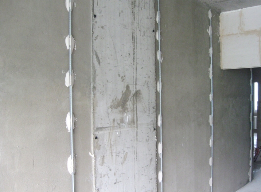 An example of installing beacons on a plaster mixture