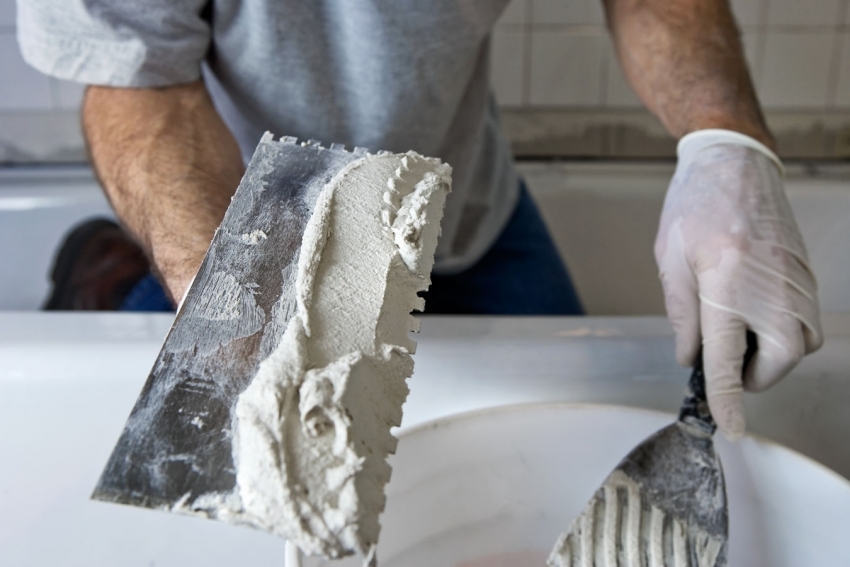 The correct consistency of the plaster will avoid defects - cracks, sagging and unevenness