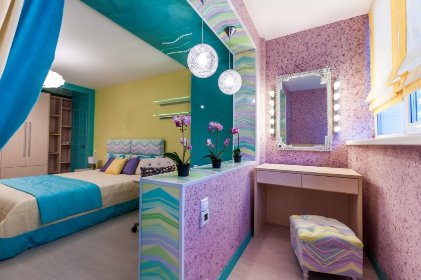 With the help of colored liquid wallpaper, you can divide a small room into functional areas