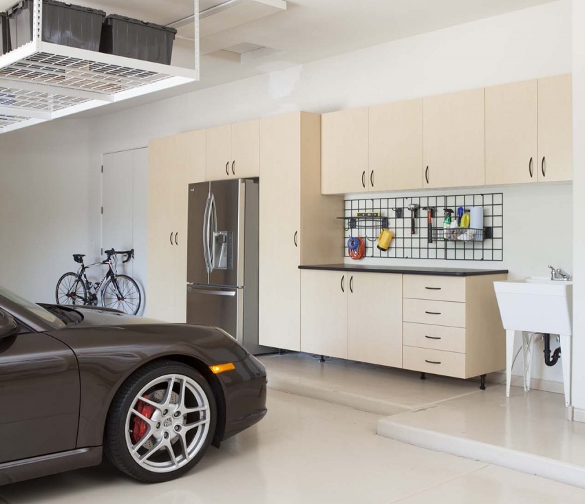 Spațiul de garaj poate fi proiectat în conformitate cu interiorul general al casei