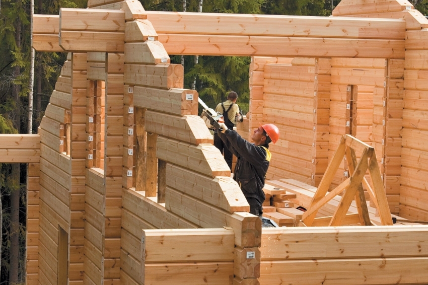 Možete izgraditi kuću od lameliranog furnira od vlastitih ruku pomoću gotovog projekta