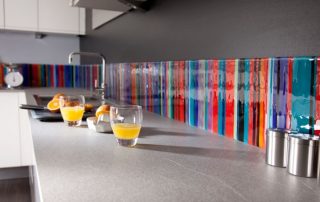Șorț de sticlă pentru bucătărie: cum să alegeți și să instalați un panou