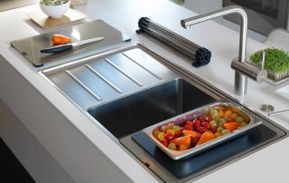 Stainless steel kitchen sink: features of choice and its role in the interior