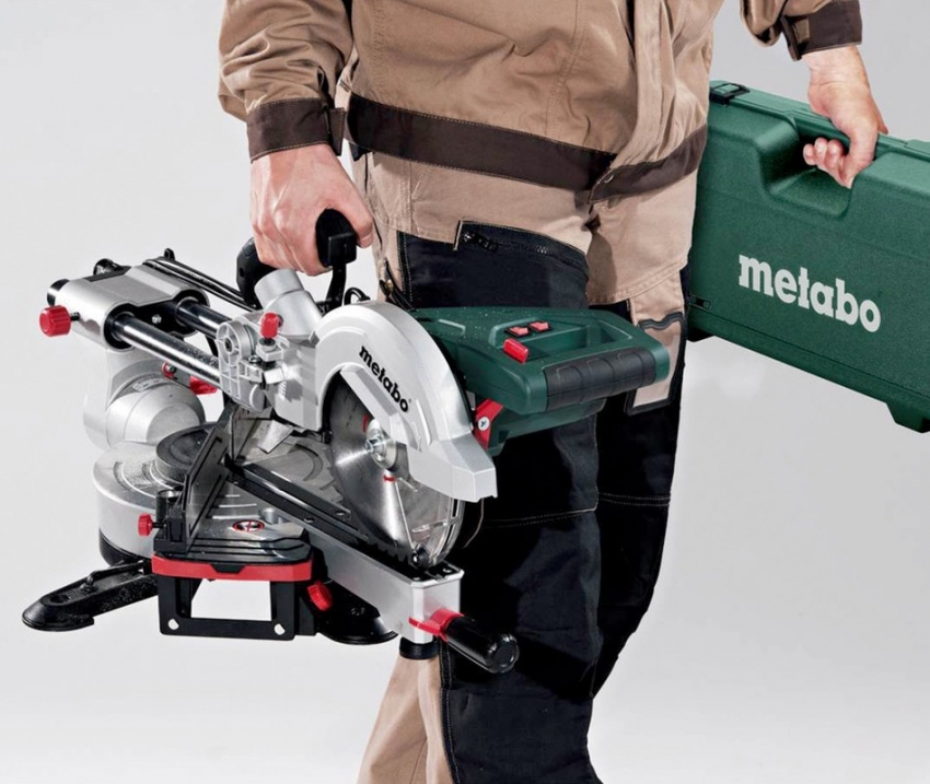 Miter saws from the Metabo company have the ability to freely tilt and rotate the blade