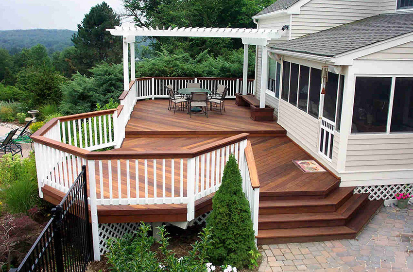 Amb l'ajut d'un tauler de terrassa, podeu equipar fàcilment i de manera meravellosa la zona local