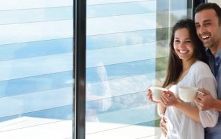 Gennemsigtige gitre på vinduer og deres funktionelle fordele