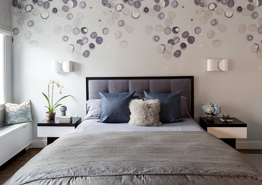 It is better to decorate the walls in the bedroom in gentle colors.