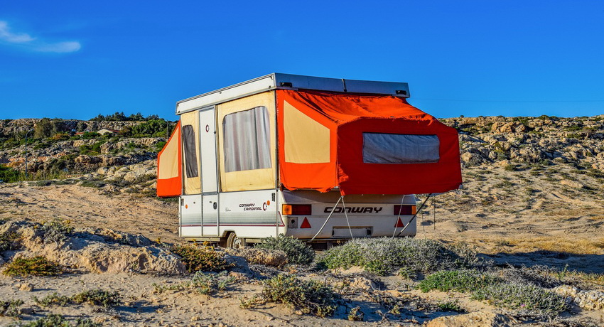 Camping-car sur roues: remorque, bus, remorque et autres structures résidentielles