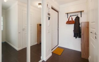Glidende garderobe i gangen: foto af forskellige designvarianter
