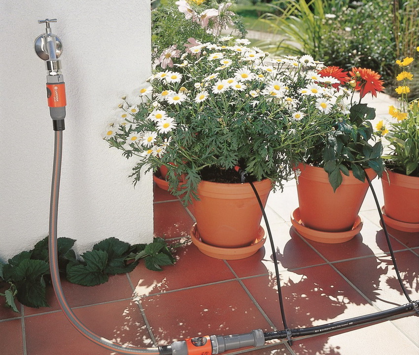 Automatisk vanding kan også bruges til udendørs potteplanter