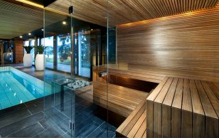 Sauna uima-altaalla: upean saunakompleksin projekti rentoutumiseen