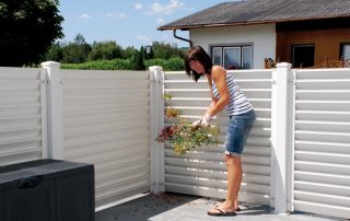 Clôture pour stores métalliques: comment créer une clôture belle et durable
