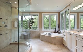 Lasi-suihkuseinä: kaunis ja toimiva kylpyhuone