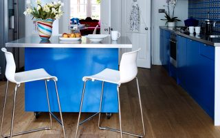Bar stool for the kitchen: an essential piece of furniture for counters
