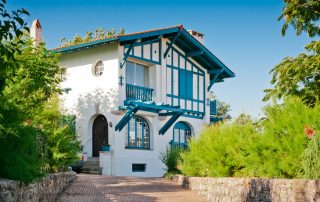 בתים בסגנון פרובנס: קסם כפרי צרפתי באדריכלות מודרנית