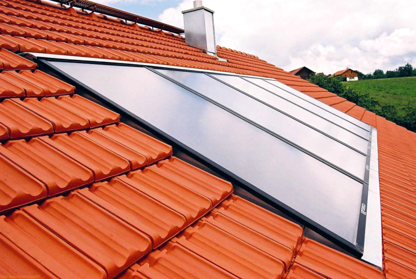 Solfangere er placeret på taget af huset, hvor det maksimale niveau af solstråling er koncentreret.
