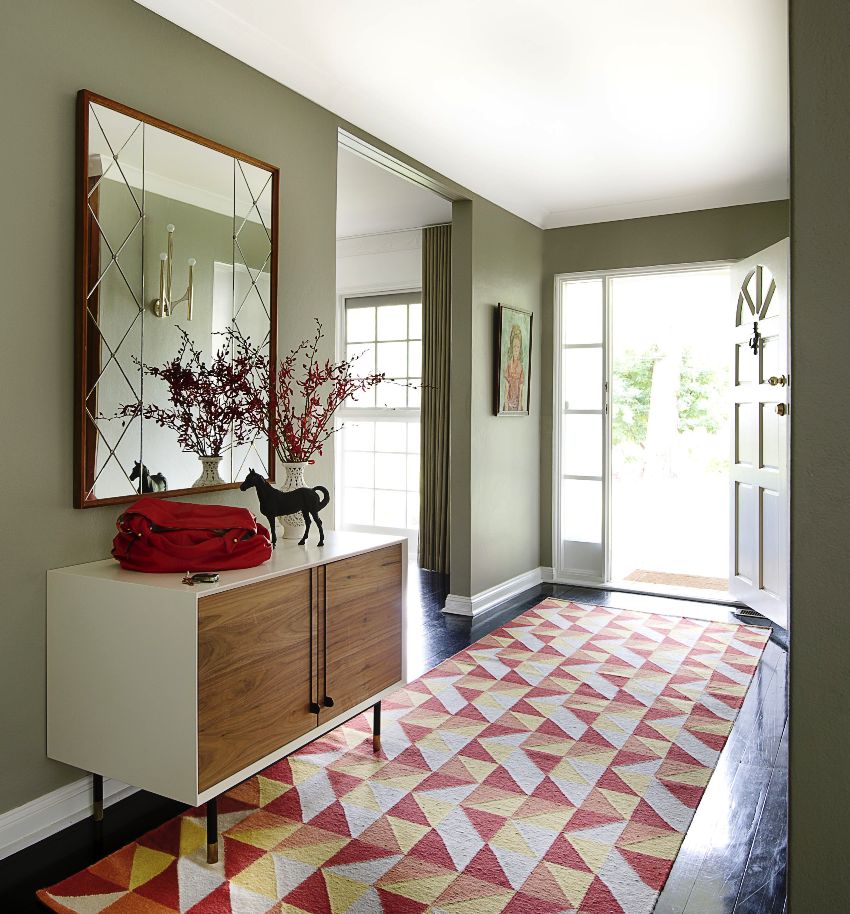 Menghiasi ruang lorong dengan lengkungan membesarkan bilik secara visual