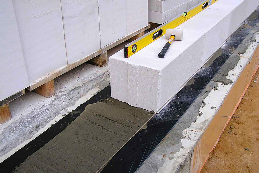 Izvođenje radova na izgradnji kuća od gaziranih betonskih blokova ne zahtijeva visoke kvalifikacije