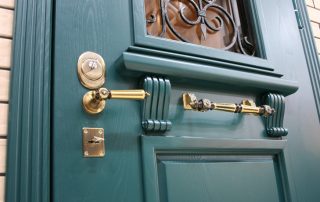 Oprava dveřních zámků: běžné příčiny poruch a způsoby jejich odstranění