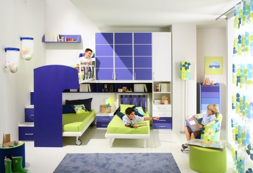 Depending on the age of the boy, the parents have different tasks in the distribution of the space of the children's room.