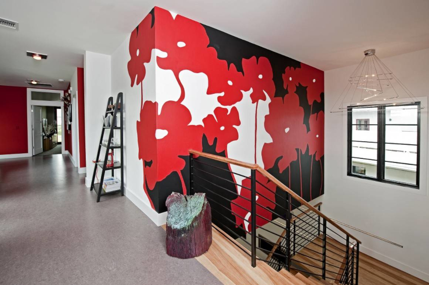 The combination of red and black colors can be used in large rooms