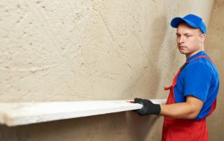Préparer les murs au papier peint: un travail invisible pour un résultat parfait