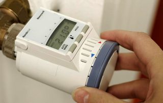 Meter pemanasan di sebuah apartmen: kaedah terbaik untuk menjimatkan wang