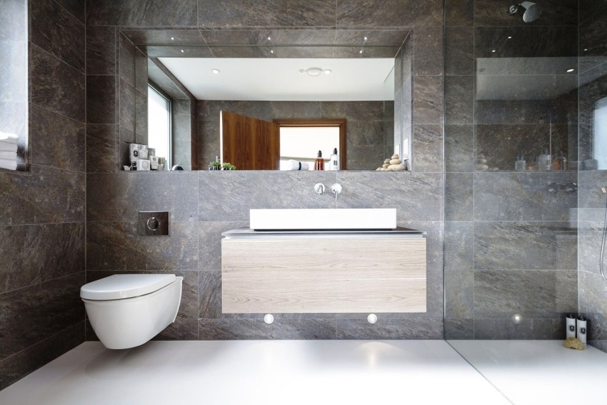 Paneelitalon kylpyhuonetta kunnostettaessa tai suunniteltaessa on otettava huomioon monet parametrit.