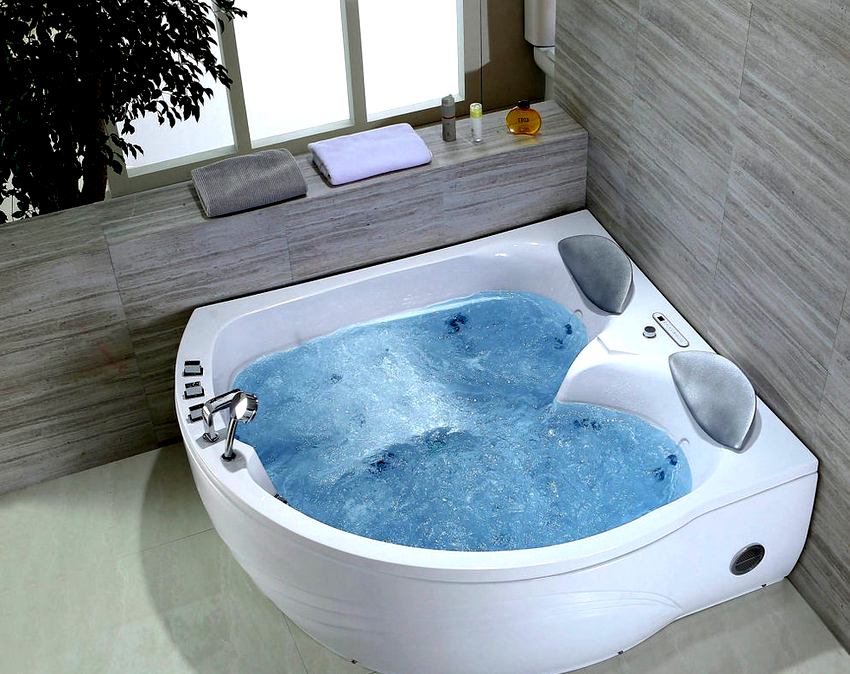 Hydromassage-badekar produceret af det russiske firma Radomir er pålidelige og holdbare.