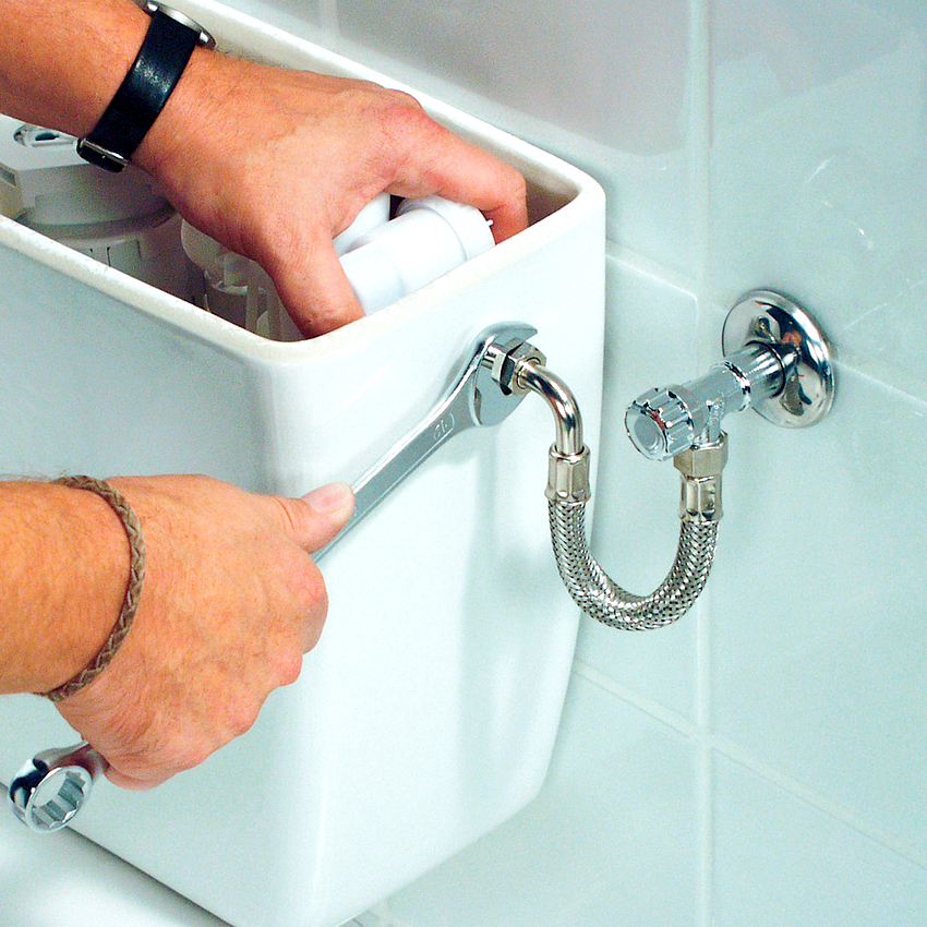 Els lavabos de fabricació domèstica es fabriquen amb connexió lateral